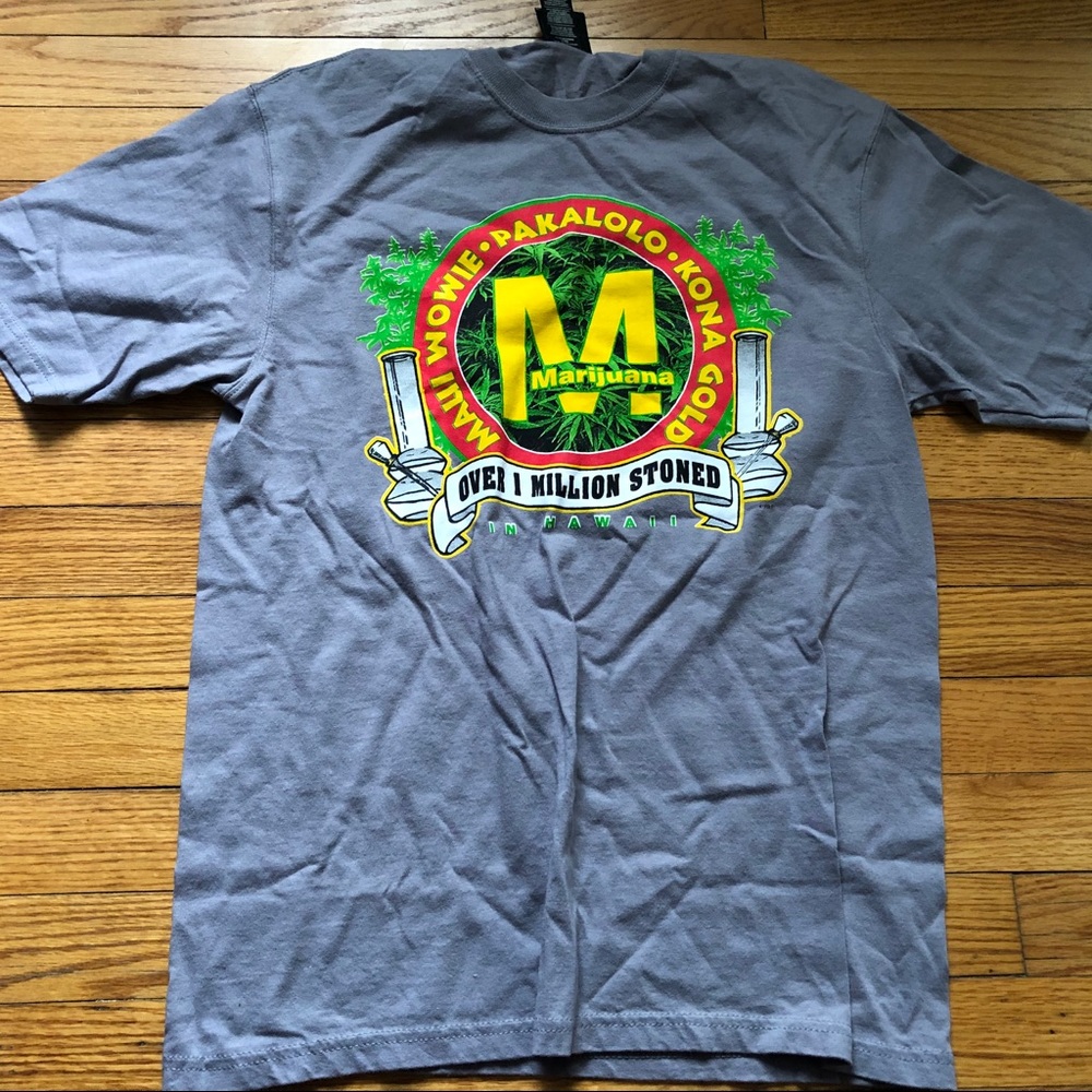 Maui wowie pipe shirt like new, small